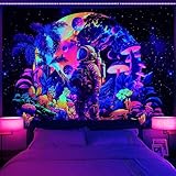 Alishomtll Schwarzlicht Astronaut UV Pilz Wandteppich, Fluoreszierende Botanische Mond Wandteppich, Ästhetische Sternenhimmel Wandbehang, Schlafzimmer Home Decor Wandtuch 150x130